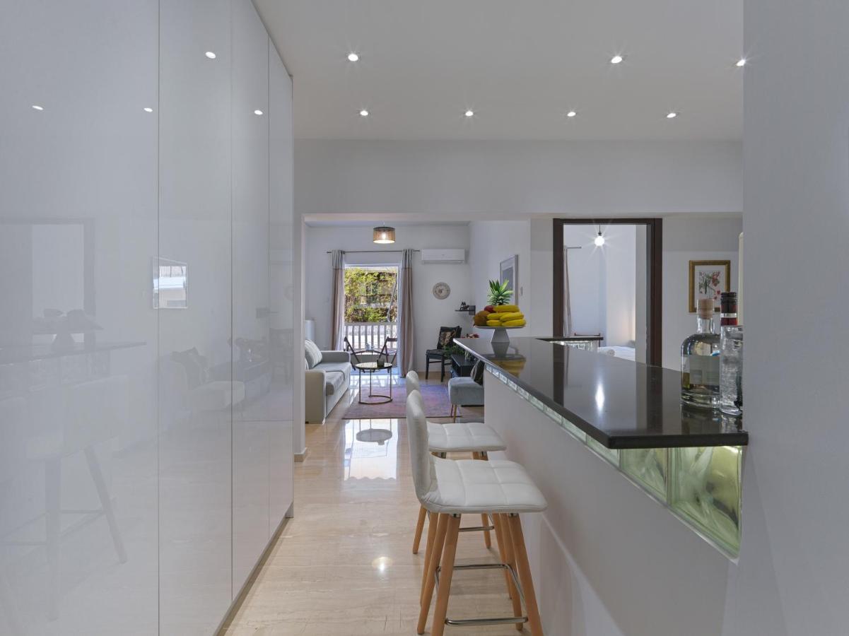 Newly Renovated Apartment In The Heart Of أثينا المظهر الخارجي الصورة