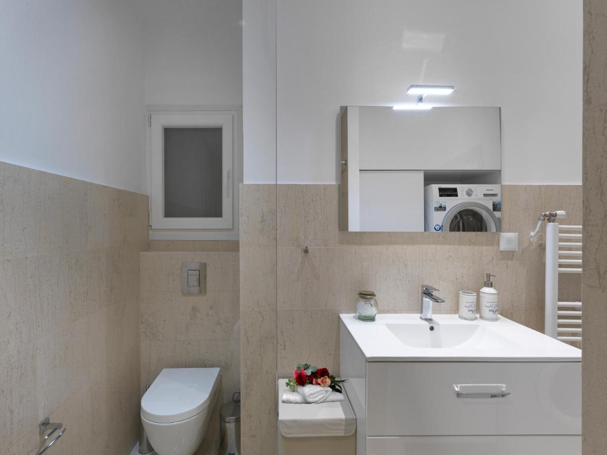 Newly Renovated Apartment In The Heart Of أثينا المظهر الخارجي الصورة