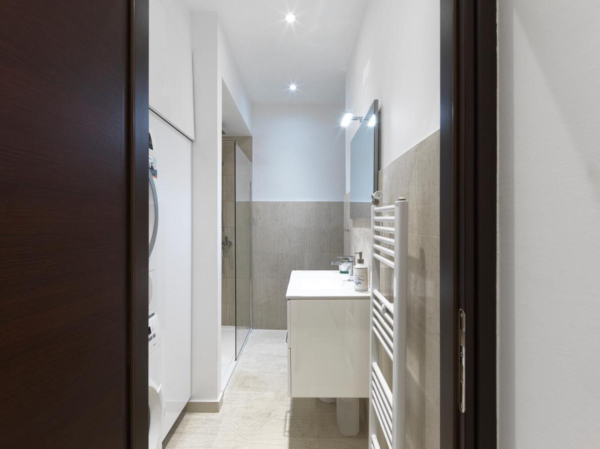 Newly Renovated Apartment In The Heart Of أثينا المظهر الخارجي الصورة