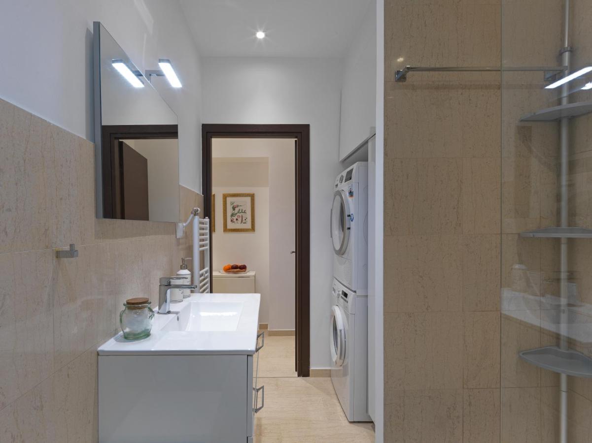Newly Renovated Apartment In The Heart Of أثينا المظهر الخارجي الصورة