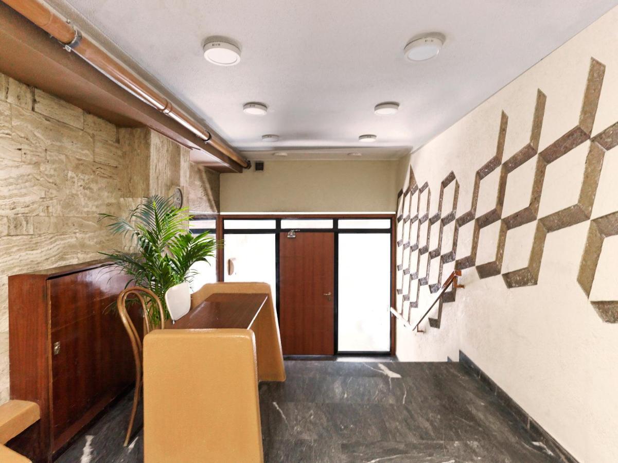 Newly Renovated Apartment In The Heart Of أثينا المظهر الخارجي الصورة